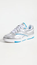 REEBOK WOMEN'S BB 4000 II SNEAKERS - SIZE WOMEN 7 - SILVER/ALWAYS BLUE/WHITE - Like New