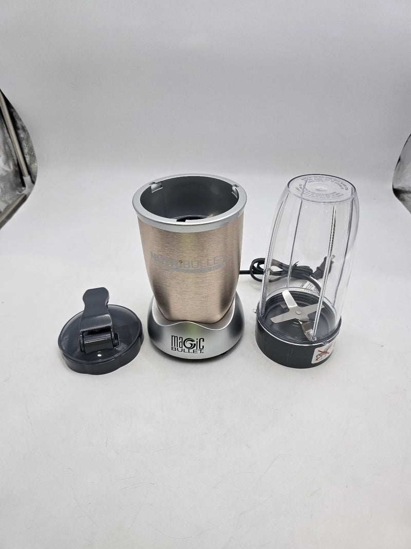 NUTRIBULLET PRO 900 WATT - 13-PIECE HIGH-SPEED BLENDER/MIXER SYSTEM - CHAMPAGNE - Like New