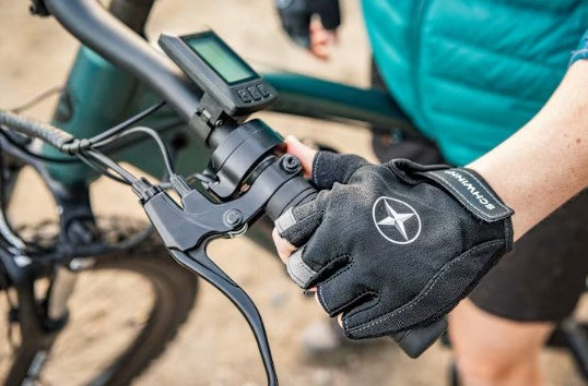 SCHWINN HALF-FINGER CYCLING GLOVES - SIZE S/M - BLACK - Brand New