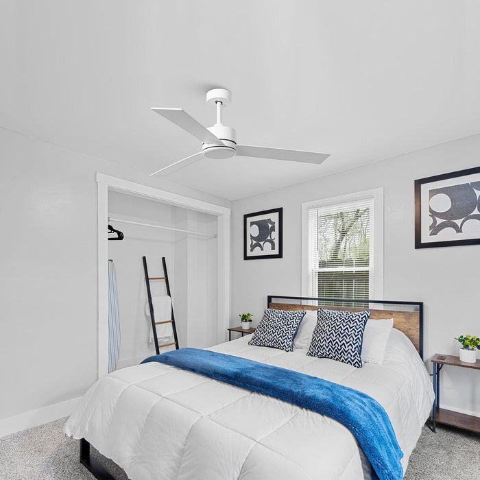 PARROT UNCLE 52 IN. INDOOR MODERN CEILING FAN WITH REMOTE CONTROL - WHITE - Like New