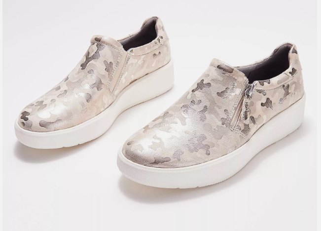 CLARKS COLLECTION LAYTON STEP SLIP-ON SNEAKERS SHOES - SIZE: 6 WIDE - IVORY CAMO - Like New