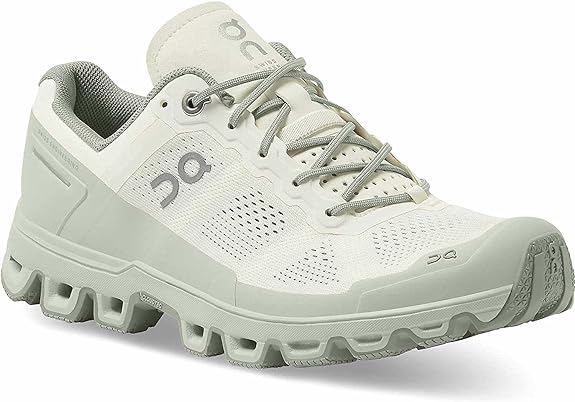 22.99618 ON Running Women Cloudventure White/Moss 9 - Scratch & Dent