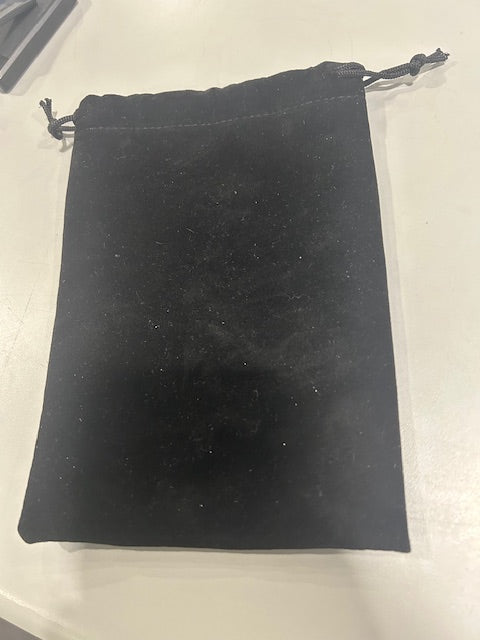 AESTIVATE SINGLE LARGE VELVET DRAWSTRING POUCH, VELVET BAG 8×10 INCH - BLACK - Like New
