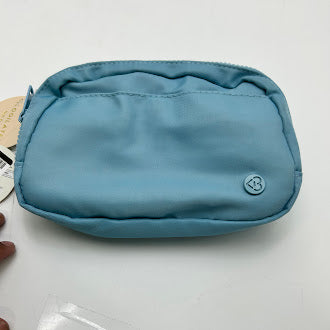 BLOGILATES THE TEAL ZIPPER POUCH WITH A CUTE HEART LOGO - TEAL - Like New
