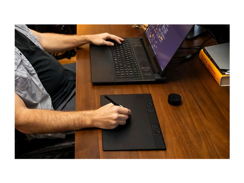 Wacom Intuos Pro Wacom Intuos Pro Small 7.4 x 4.1 inch Active Area USB +
