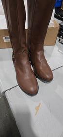 KAREN SCOTT WOMENS DELIEE CLOSED TOE KNEE HIGH RIDING BOOTS - SIZE: 7.5 - COGNAC - Like New