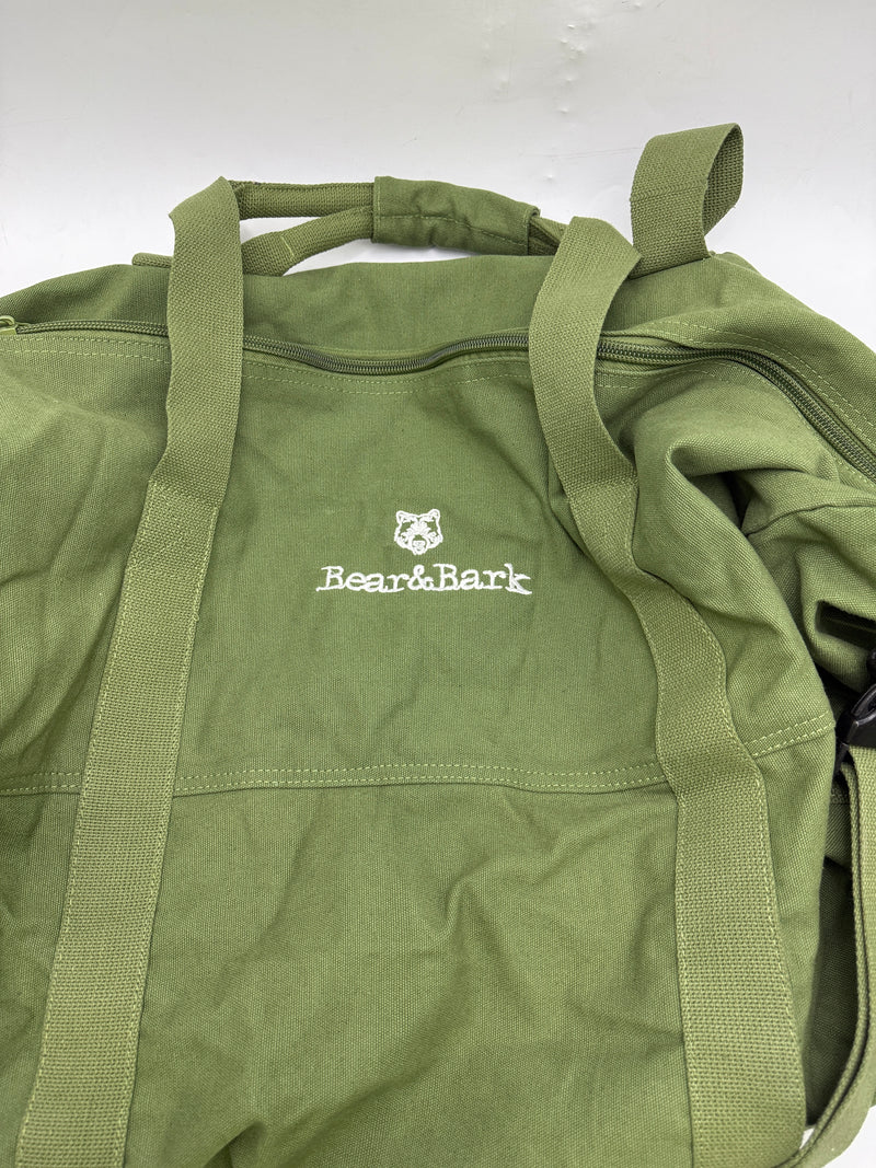 BEAR & BARK MEDIUM DUFFLE BAG – 32”X18” - 133.4L - GREEN - Like New