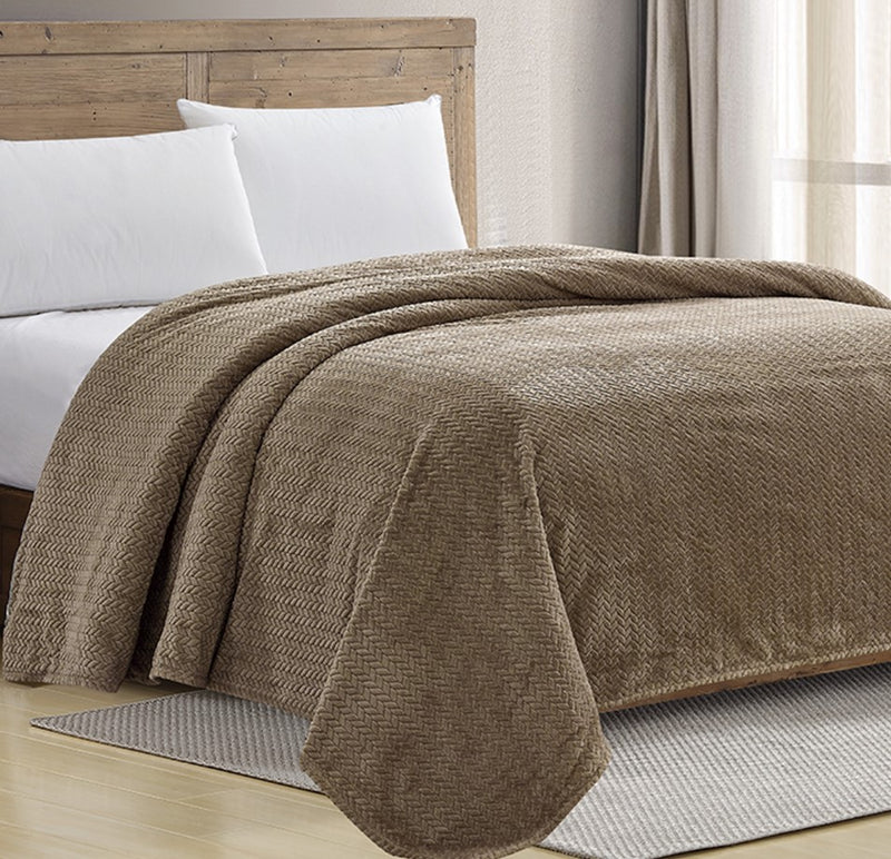 SHERADIAN CHEVRON JACQUARD BRAIDED BLANKET QUEEN - TAUPE - Like New