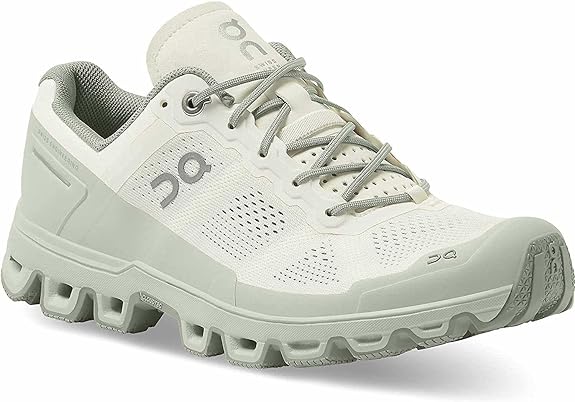 22.99618 ON Running Women Cloudventure White/Moss 6.5 Like New