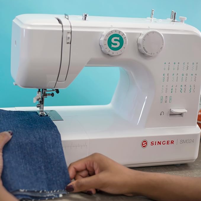 SINGER SM024 Sewing Machine Included Accessory Kit 24 Stitches - Turquoise - Like New