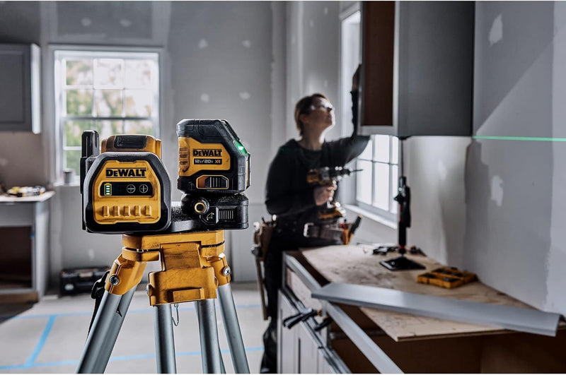 DEWALT 20V/12V MAX Laser Level Kit, Green Cross Line Laser DCLE34020G - Like New
