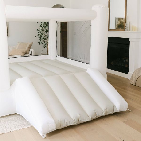 SMOL INFLATABLE 8' X 8' TUMBLE BOUNCE HOUSE - NEUTRAL - Like New