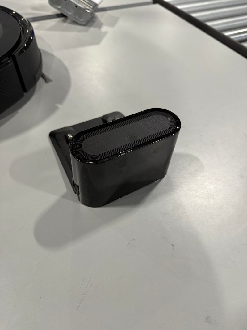 EITTON ROBOT VACUUM AND MOP WITH SELF-EMPTYING,5000PA ROBOT VACUUM CLEANER BLACK - Like New