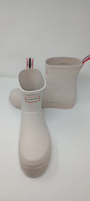 HUNTER WOMENS PLAY SHORT BOOT - SIZE: WOMEN 9M (AU/UK W7) - OFF WHITE/CAST - Like New