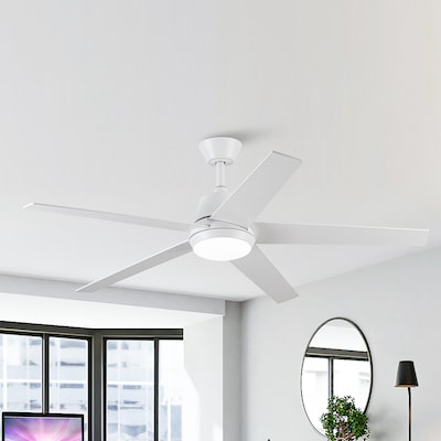 VACZON 52-IN CEILING FAN WITH LIGHT AND REMOTE (5 BLADE) - WHITE - Like New