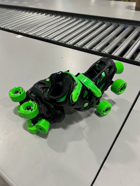 ROLLER DERBY GREEN WIRE KIDS' ADJUSTABLE QUAD SKATES -SIZE: S 12-2 - BLACK/GREEN - Like New