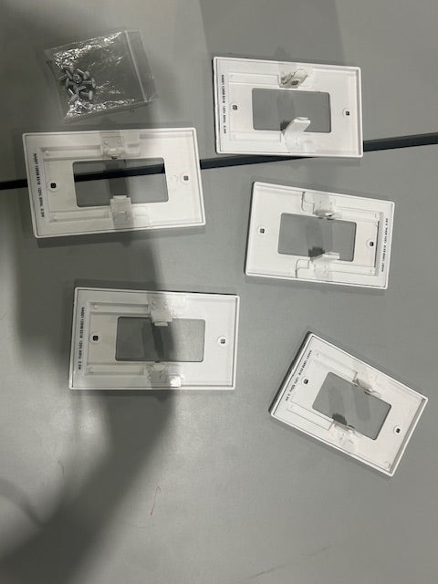 HELLO LIGHT 5 PACK WALL PLATE HELLO LIGHT LED NIGHT LIGHTS BUILT - WHITE - Like New