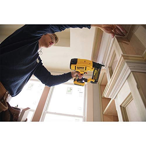 DEWALT 20V MAX CORDLESS BRAD NAILER KIT 18GA DCN680D1 - Yellow - Like New