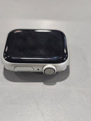 APPLE WATCH SERIES 4 NIKE ( GPS ) 40MM SILVER ALUMINUM CASE WHITE SPORT BAND - Like New
