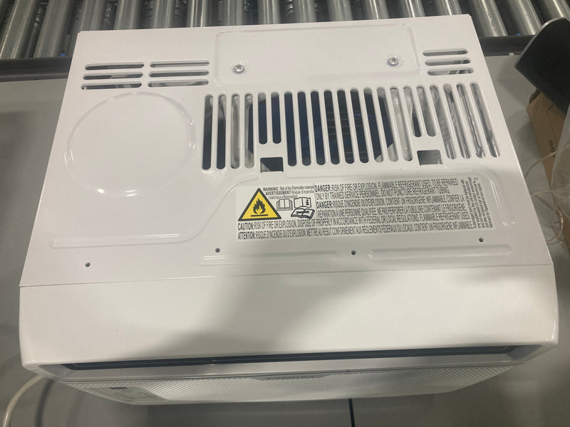 TOSHIBA 6,000 BTU 115 VOLT WINDOW AIR CONDITIONER COOLS 250 SQ. - Scratch & Dent