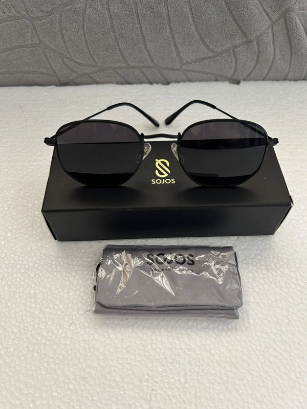 SOJOS SJ1072 C1 SMALL SQUARE POLARIZD SUNGLASSES BLACK FRAME/GRAY LENS 52MM - Like New