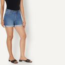 AMAZON ESSENTIALS WOMEN'S MEDIUM STRETCH SLIM-FIT MID-RISE 4“ JEAN SHORT -SIZE 4 - Like New