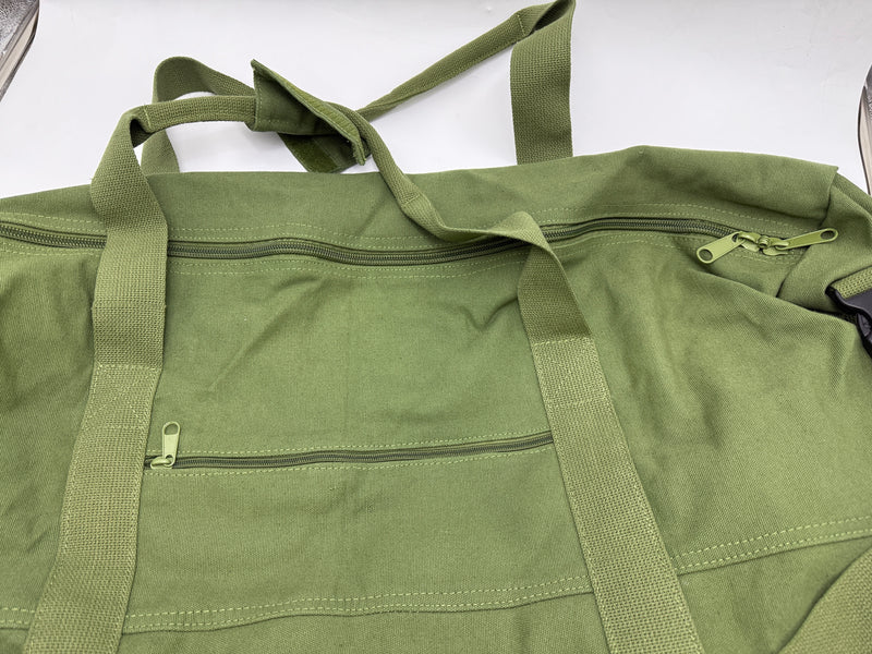 BEAR & BARK MEDIUM DUFFLE BAG – 32”X18” - 133.4L - GREEN - Like New