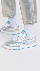 REEBOK WOMEN'S BB 4000 II SNEAKERS - SIZE WOMEN 7 - SILVER/ALWAYS BLUE/WHITE - Like New