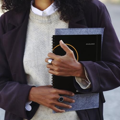 AT-A-GLANCE Planning Notebook, 8-1/2" x 11", Large, Un-dated, 7062090525 - Black - Like New