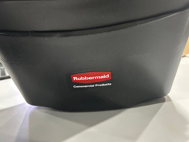RUBBERMAID COMMERCIAL PRODUCTS RUBBERMAID 6 PACK OF COMMERCIAL GRADE DUST PANS - Like New