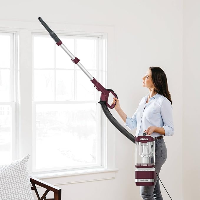 Shark LA401 Navigator Lift-Away ADV Upright Vacuum with PowerFins - RED - Like New