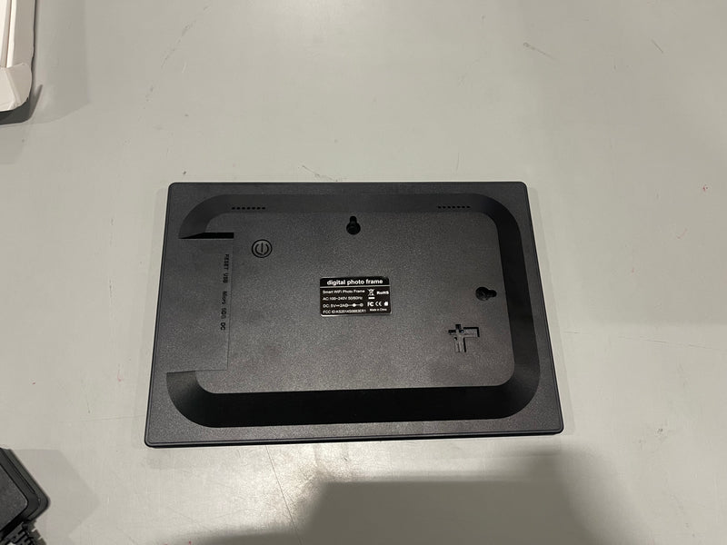 UHALE DIGITAL PICTURE FRAME 1280X800 HD IPS TOUCH SCREEN DIGITAL PHOTO FRAME - Like New