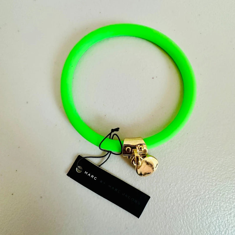 MARC BY MARC JACOBS ELASTIC SILICON BRACELET WITH CHARM - TOUCAN GREEN - Brand New