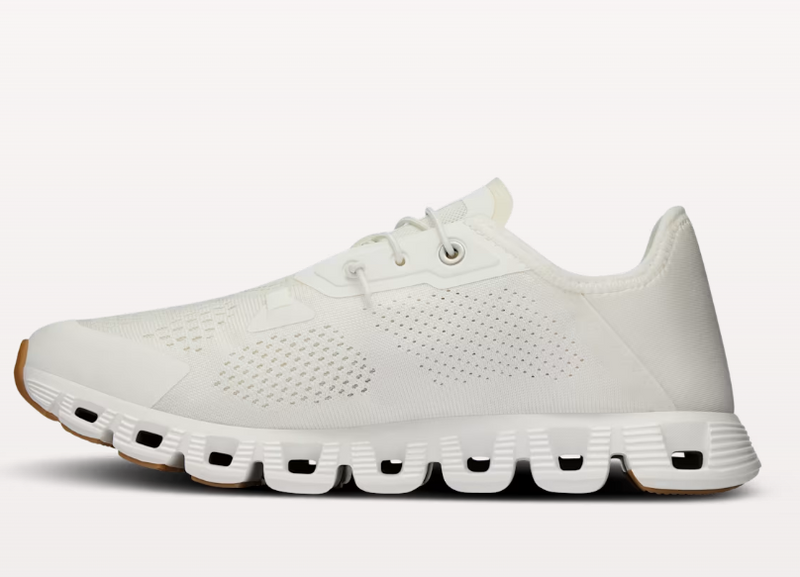 ON WOMEN'S CLOUD 5 COAST - SIZE: WOMEN 7 (AU/UK W5) (EU W38) - ALL WHITE - Like New
