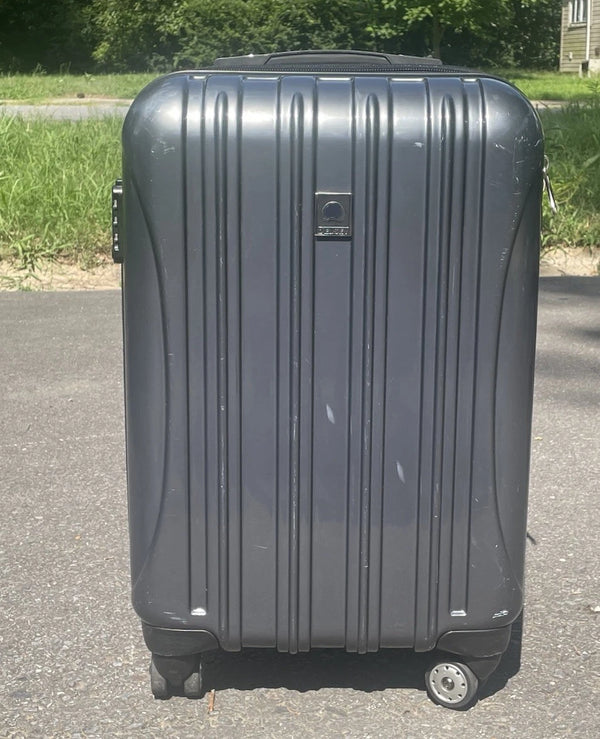DELSEY PARIS HELIUM AERO HARDSIDE EXPANDABLE LUGGAGE 8 SPINNER WHEELS - TITANIUM - Like New