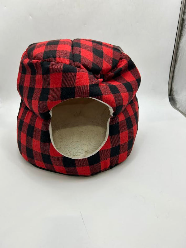 KOHL'S 2-IN-1 DESIGN CAN BE USED AS COZY OR A COMFY BED FEATURES - BLACK/RED - Brand New
