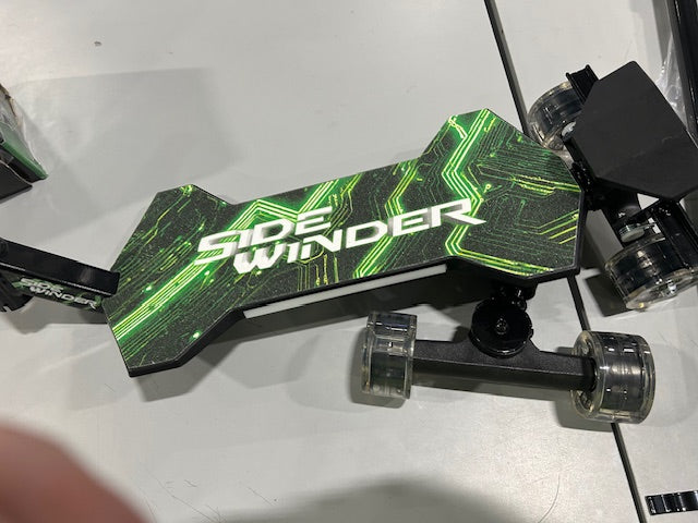 MELO SIDE WINDER LIGHT UP QUAD SCOOTER - GREEN - Like New