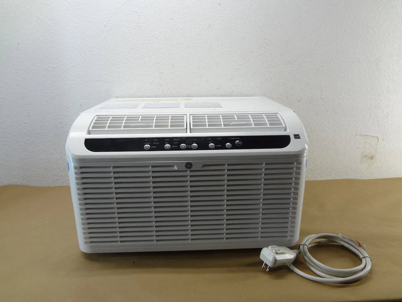 GE AHD06LZQ1, 250-SQ FT WINDOW AIR CONDITIONER (115-VOLT; 6000-BTU) - WHITE - Like New