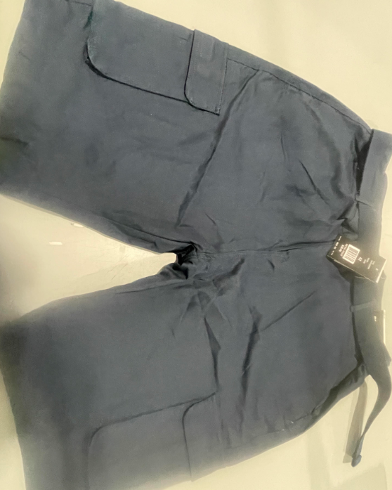 BLUE ICE MEN'S SLIM FIT STRETCH BELTED CARGO SHORTS - SIZE: MEN 42 - NAVY - Like New