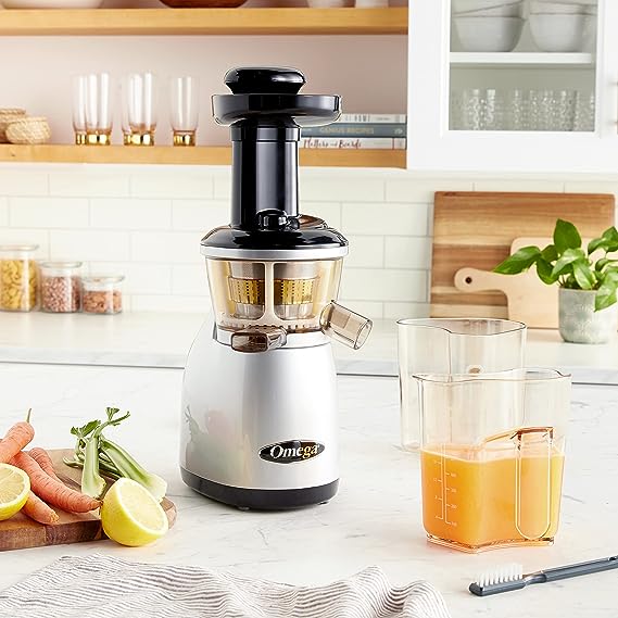 OMEGA Vertical Low Speed Juicer 150-Watt VRT350 - Silver - Like New