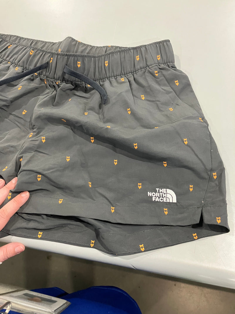 THE NORTH FACE WOMEN'S SHORTS - SIZE: WOMEN L - CAMPFIRE PRINT- GRAY - Like New