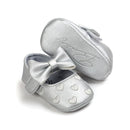 ELEANOS NEWBORN BABY GIRLS SOFT SOLED BOW-KNOT CRIB SHOES SIZE: YOUTH L - SILVER - Like New