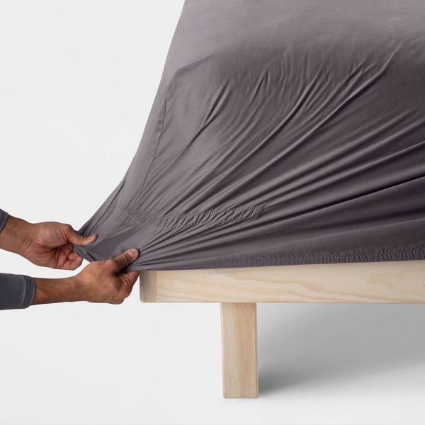 THRESHOLD SOLID PERFORMANCE 400 THREAD COUNT SHEET CALIFORNIA KING - DARK GRAY - Like New