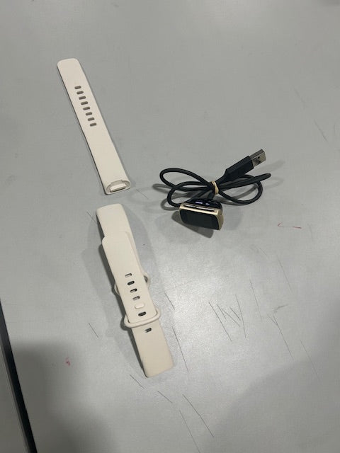 FITBIT CHARGE 5 WHITE BAND SILVER WATCH - WHITE/SILVER - Like New