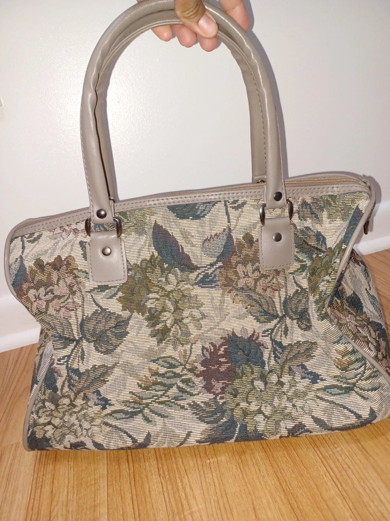 LUCAS TRAVEL BAG TAPRESTRY, 15", FLORAL DRAWINGS, PLANTS - GRAY - Like New