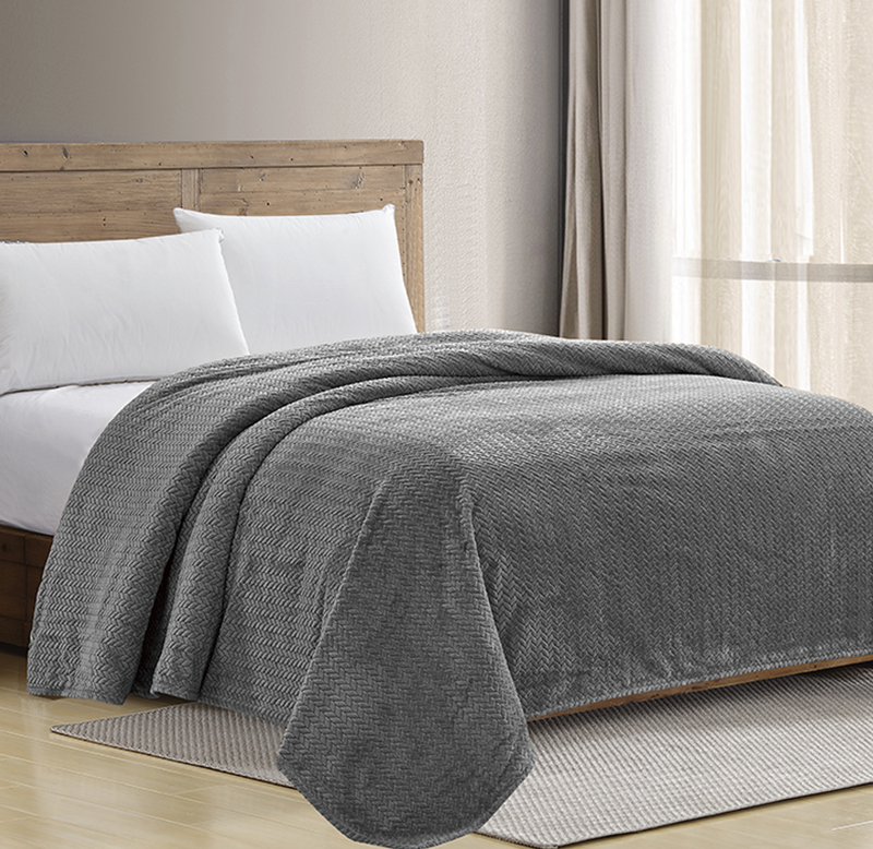 SHERADIAN CHEVRON JACQUARD BRAIDED BLANKET QUEEN - GRAY - Like New