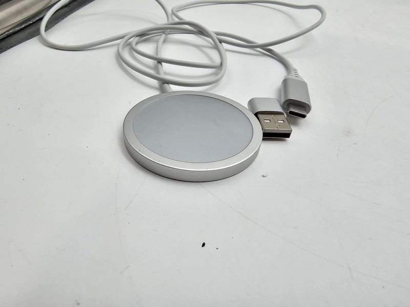 Generic Magnetic Wireless Charger, MagSafe, iPhone + Airpods, YW100A - WHITE Like New