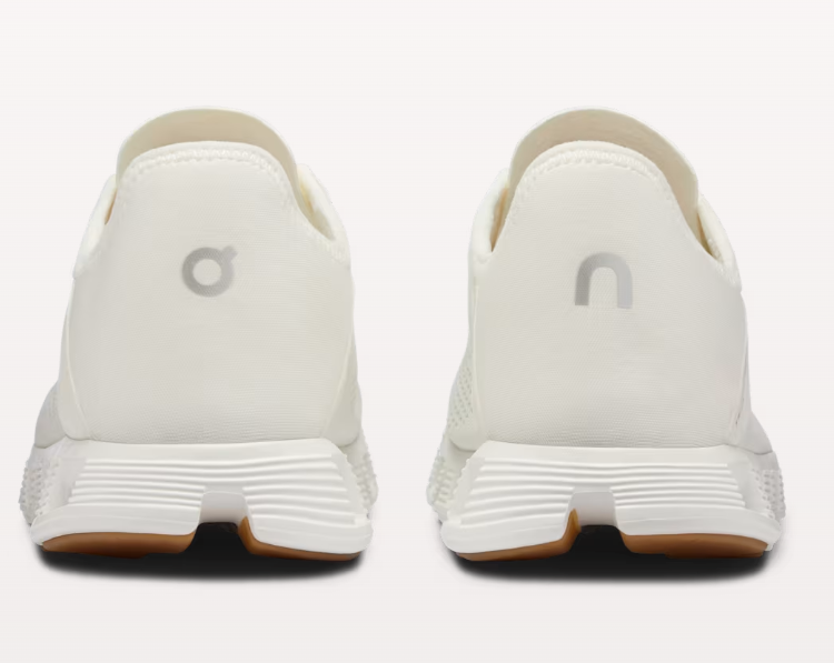ON WOMEN'S CLOUD 5 COAST - SIZE: WOMEN 7 (AU/UK W5) (EU W38) - ALL WHITE - Like New