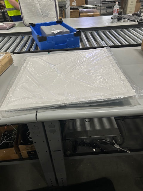 LIFUD LED LIGHT 2X2 SQUARE FEET, 40.05 WATT, 4110 LUMENS - WHITE - Like New