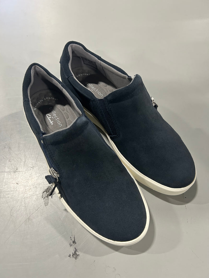 CLARKS COLLECTION BY CLARKS WOMENS SLIP ON SUEDE SHOE ZIPPER SIZE: 6 NAVY/WHITE - Like New